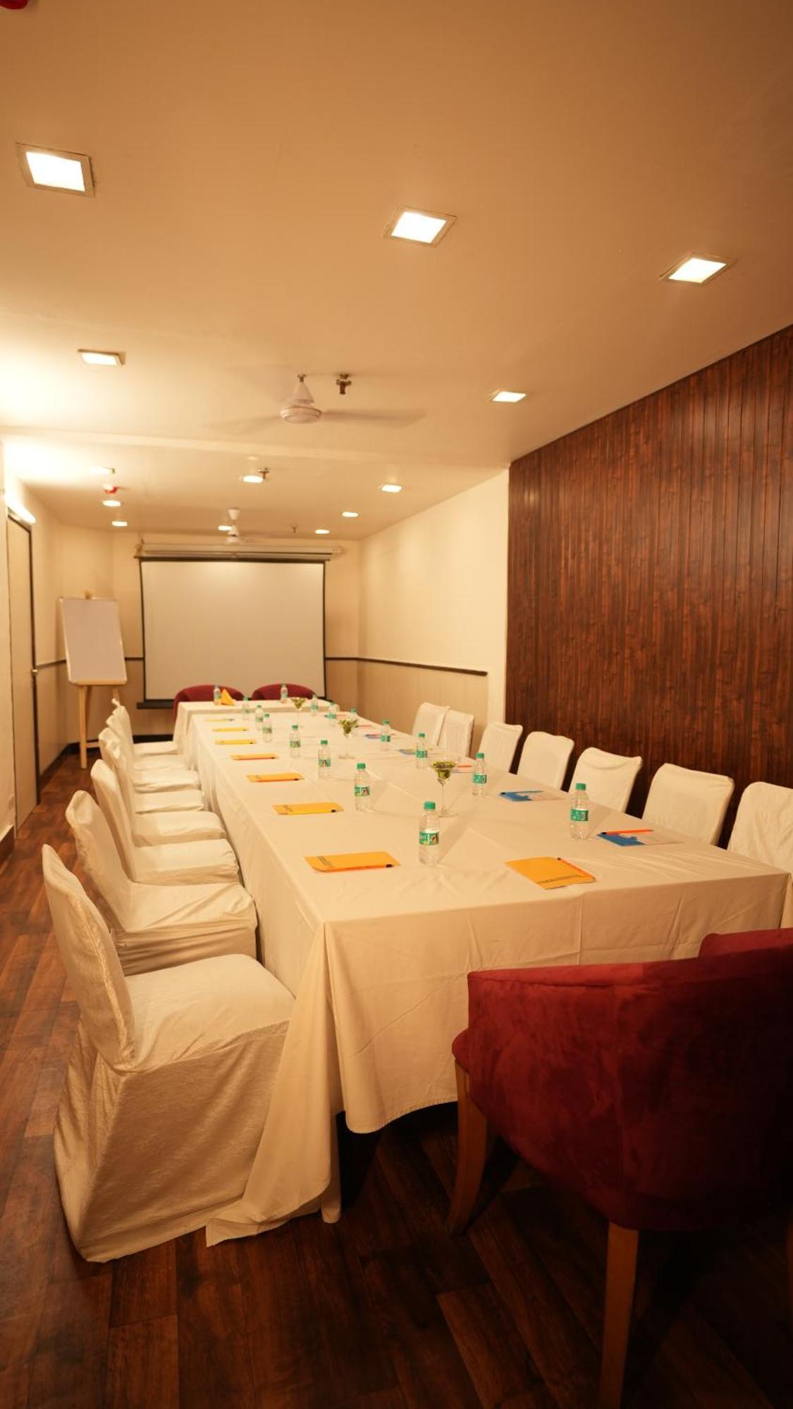 Hotel Africa Avenue - Greater Kailash 1 Нью-Дели Экстерьер фото