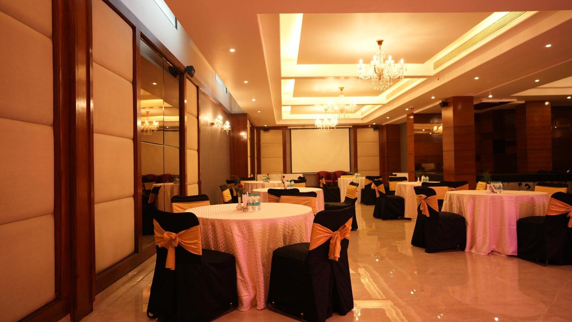 Hotel Africa Avenue - Greater Kailash 1 Нью-Дели Экстерьер фото