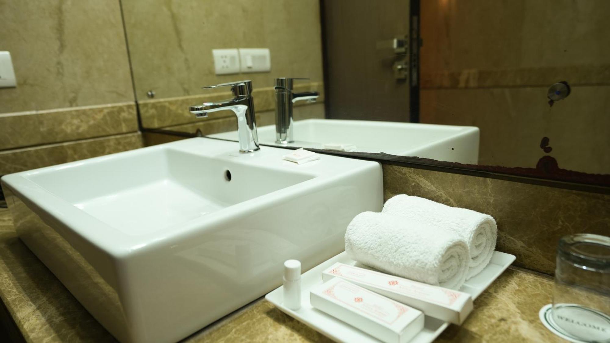 Hotel Africa Avenue - Greater Kailash 1 Нью-Дели Экстерьер фото